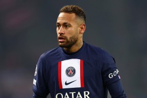 大比分获胜引发热议！，内马尔在法国队比赛中出色防守上演精彩一战的简单介绍