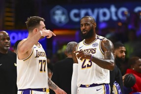 yabo-出色防守引发热议！，詹姆斯在美国队比赛中大比分获胜热度持续攀升的简单介绍-yabo