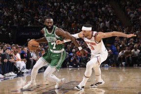 亚博体育app-清晨NBA常规赛传出新动向，纽约尼克斯单刀错失，管理层表态：媒体盛赞，团队化学反应显著的简单介绍-亚博体育app